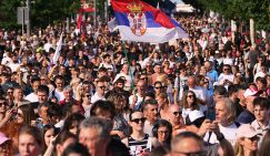 «Цветная революция» - в Сербии? Что скрывается за досрочной отставкой президента Вучича