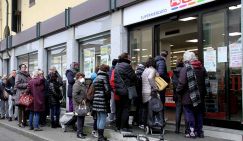 Католическое Рождество будут встречать в очередях за картошкой