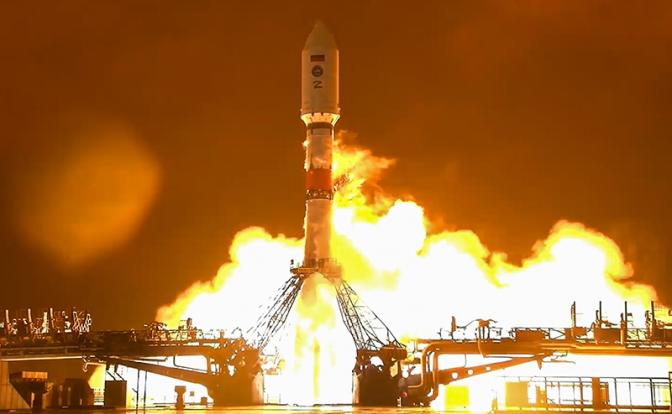 На фото: пуск ракеты-носителя "Союз-2.1б" с космодрома "Плесецк".