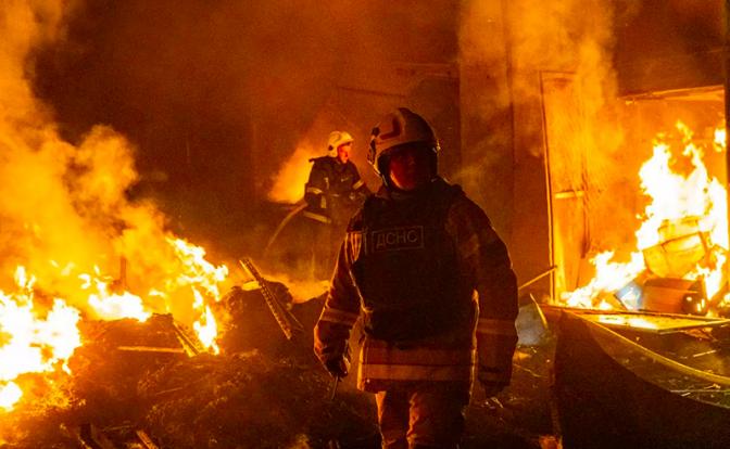Ночь случилась огненной и страшной: У берегов Одессы – минус три сухогруза, мост уничтожен, военные поставки застряли на границе