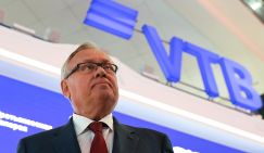 Банкира Костина приравняли к Стаханову: Звание Героя Труда для главы ВТБ - это звучит. Но как?