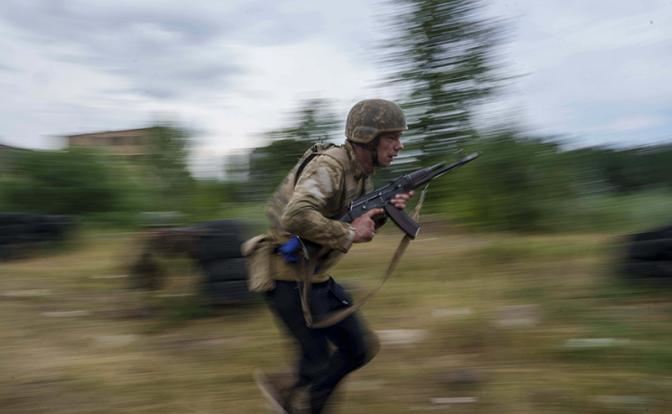 Сражения под Сумами: Боевики ВСУ массово бегут с поля боя