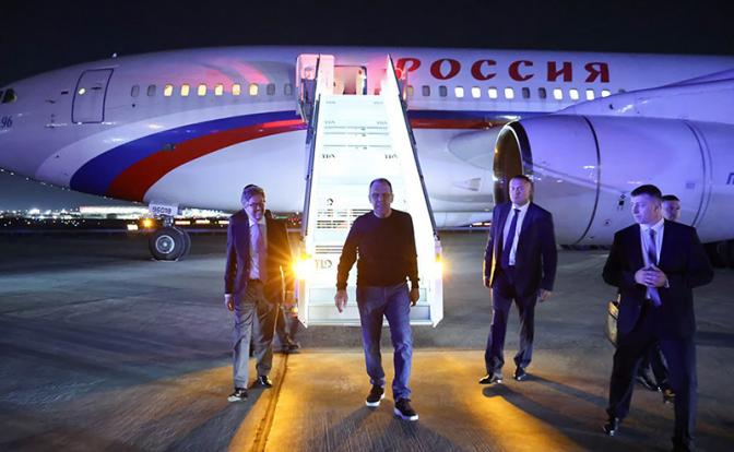 На фото: министр иностранных дел РФ Сергей Лавров во время прибытия для участия в министерской встрече G20.