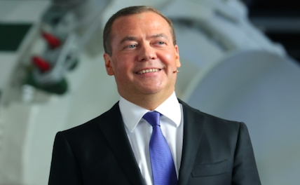 Медведев призвал потребовать компенсацию за антироссийские санкции