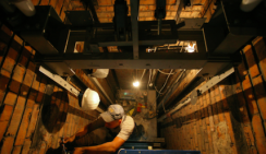 Почему с каждым годом сокращается план по замене лифтов