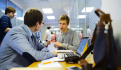 «Два года и увольнение»: Какие специалисты меняют работу чаще всего