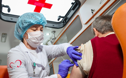 Туман в голове: Россиян предупредили об апрельском пике нового штамма COVID-19