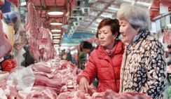 Китай рассматривает возможность продажи свинины из госзапасов