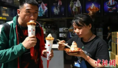 В Чунцине в продаже появилось острое мороженое