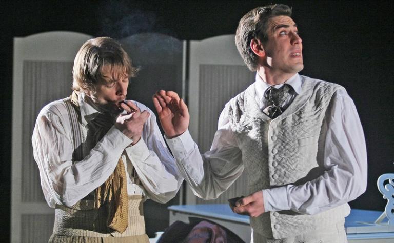 На фото: актеры Эдуард Чекмазов (Михалевич) и Дмитрий Дюжев (Лаврецкий) (слева направо) в сцене из спектакля "Дворянское гнездо"