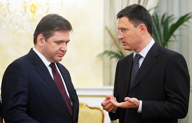 На фото: министр энергетики РФ Сергей Шматко и заместитель министра финансов РФ Александр Новак (слева направо), 2009