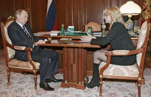 На фото: президент России Владимир Путин и глава Минздравсоцразвития Татьяна Голикова на встрече в Кремле, 2008