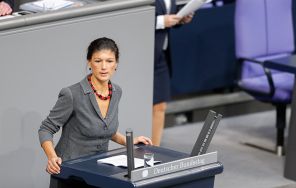 На фото: сессия немецкого парламента, Сара Вагенкнехт, 2013