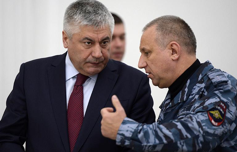 На фото: министр внутренних дел РФ Владимир Колокольцев и начальник ГУ МВД РФ по Волгоградской области Александр Кравченко (слева направо) во время совещания по вопросам борьбы с терроризмом, 2014
