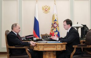 На фото: президент России Владимир Путин и министр культуры РФ Владимир Мединский (слева направо) 