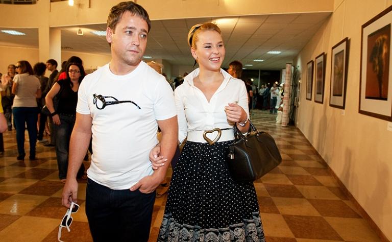 На фото: режиссер телешоу "Comedy Club" Дмитрий Ефимович и певица Пелагея