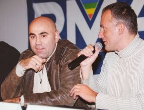 На фото: мастера шоу-бизнеса Иосиф Пригожин (на снимке слева) и Олег Нестеров (справа) на вечеринке, посвященной первому выпуску дипломированных музыкальных продюсеров. Она прошла вчера в клубе "Дефиле", 2003 год.