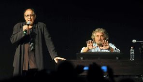 На фото: Беппе Грилло (крайний слева) и Адриано Челентано (крайний справа)