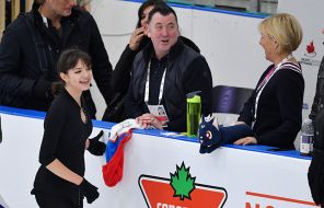 На фото: (слева направо) Евгения Медведева (РОССИЯ), Брайан Орсер, Трейси Уилсон, 2018
