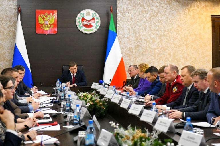 На фото: во время заседания штаба во главе с Валентином Коноваловым, 2026 год.