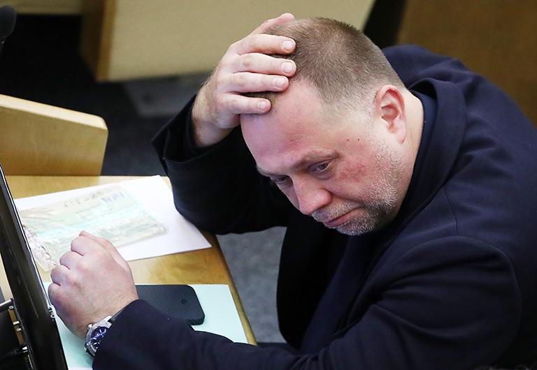 На фото: депутат Госдумы РФ Юрий Бородай на первом пленарном заседании Государственной думы 8-го созыва, 2021