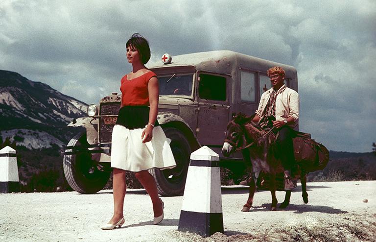 На фото: актриса Наталья Варлей и актер Александр Демьяненко в фильме "Кавказская пленница"