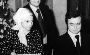 На фото: 12-летняя Моника Беллуччи с отцом (справа)