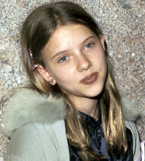 На фото: Скарлетт в юности