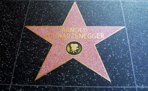 На фото: звезда Арнольда Шварценеггера на голливудской АллееСлавы