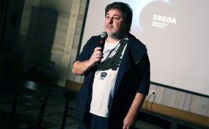 На фото: глава продюсерской компании "Среда" Александр Цекало во время презентация проектов компании