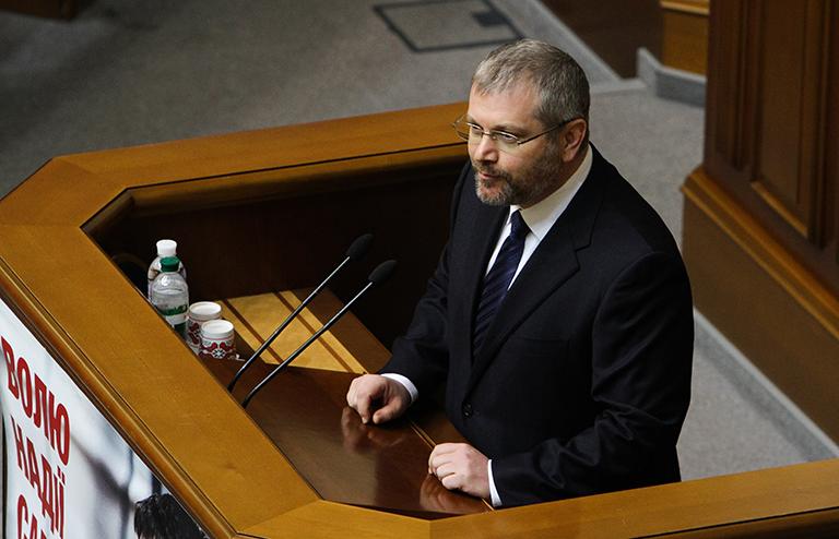 На фото: Александр Вилкул принимает участие в заседании Верховной Рады 26 января 2016 года
