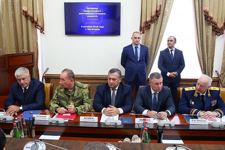 На фото: министр внутренних дел РФ Владимир Колокольцев, директор Федеральной службы войск национальной гвардии - главнокомандующий войсками национальной гвардии РФ Виктор Золотов, директор Федеральной службы охраны (ФСО) Дмитрий Кочнев, глава МЧС РФ Евгений Зиничев и председатель Следственного комитета РФ Александр Бастрыкин (слева направо) на заседании Национального антитеррористического комитета, 2018 год