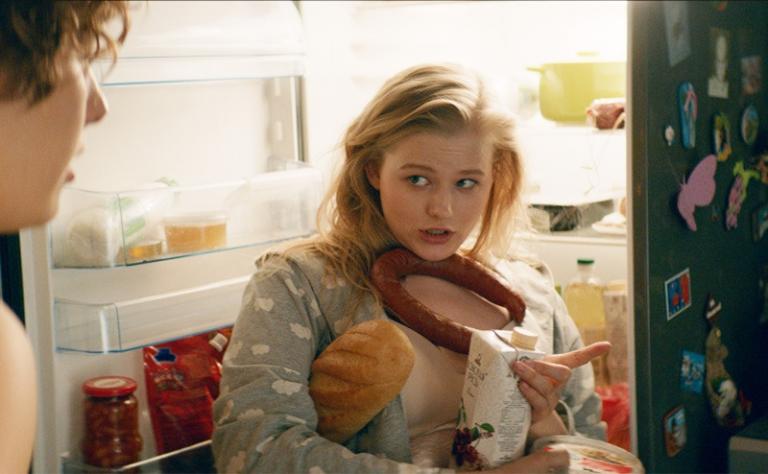 На фото: Александра Бортич в фильме «Я худею»,