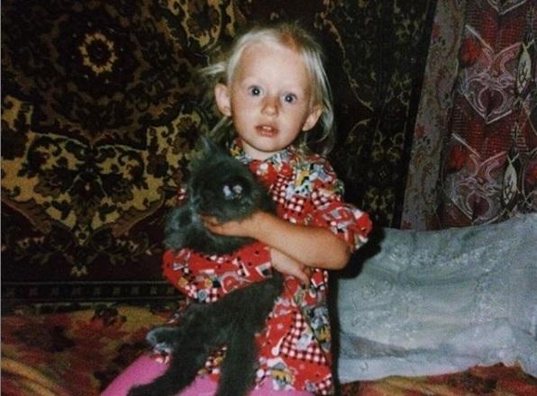 На фото: Александра Бортич в детстве