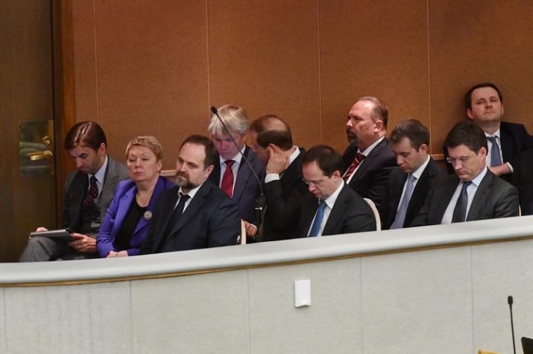 На фото: министр Российской Федерации Михаил Абызов, Министр образования и науки Российской Федерации Ольга Васильева, заместитель министра природных ресурсов и экологии России Сергей Донской (слева направо первый ряд), министр спорта России Павел Колобков, Министр промышленности и торговли России Денис Мантуров, Министр культуры Владимир Мединский (слева направо второй ряд), Министр строительства и жилищно-коммунального хозяйства России Михаил Мень, Министр связи и массовых коммуникаций РФ Николай Никифоров, министр энергетики Александр Новак (слева направо третий ряд) и министр экономического развития России Максим Орешкин (справа) на пленарном заседании Государственной Думы РФ, Москва, 2019 год.
