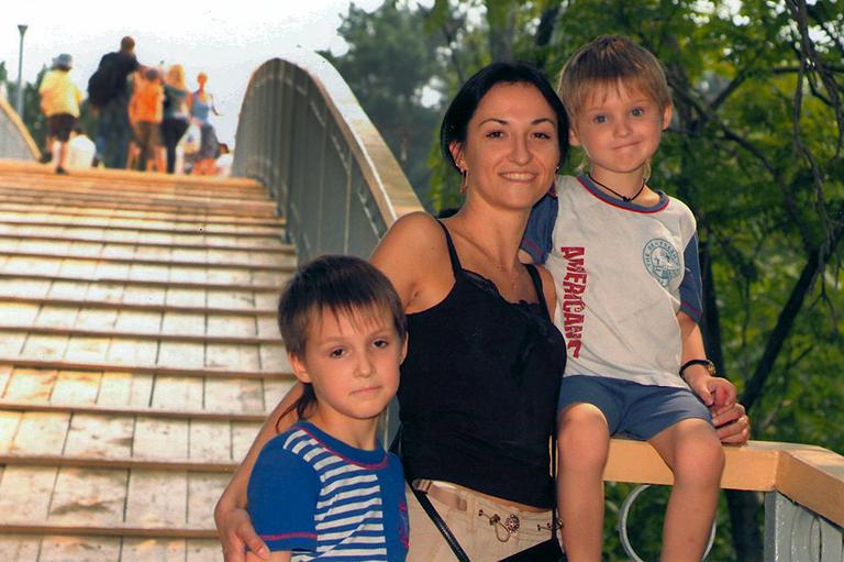 На фото: Анастасия с сыновьями