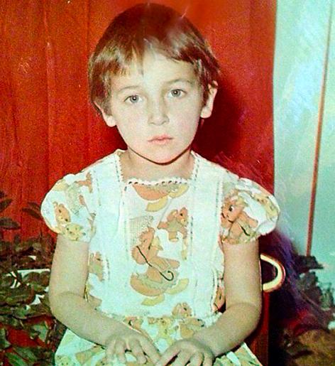 На фото: Алсу в детстве