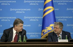 На фото: президент Украины Петр Порошенко и бывший глава Днепропетровской области Игорь Коломойский (слева направо) на пресс-конференции в Днепропетровской областной государственной администрации, 2015 год