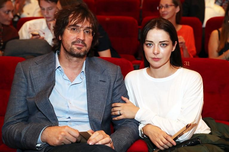 На фото: Андрей Болтенко и актриса Марина Александрова на премьере фильма "Гоголь. Начало" режиссера Егора Баранова в кинотеатре "Каро 11 Октябрь",2017 год.