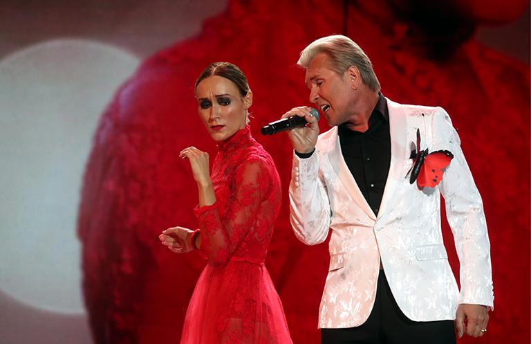 На фото: певец Александр Малинин выступает на открытии международного конкурса молодых исполнителей популярной музыки "Новая волна-2018"