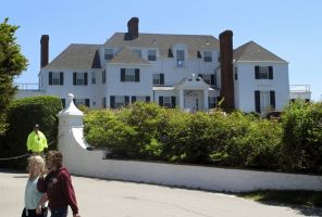На фото: дом, принадлежащий Тейлор Свифт, в деревне Уотч-Хилл в Уэстерли, Род-Айленд, , на берегу океана, штат США.