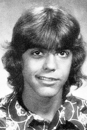 На фото: Джордж Клун в старшей школе 1976 год