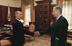 На фото: в Кремле состоялась встреча президента России Владимира Путина (на снимке слева) с министром внутренних дел Борисом Грызловым (справа), 2002