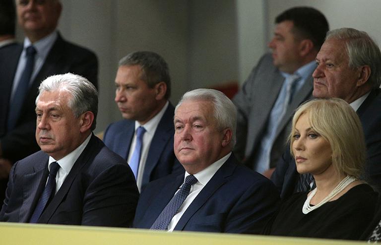 На фото: депутаты Верховной рады Украины от Партии регионов Владимир Вечерко, Владимир Олейник и Таисия Повалий (слева направо на первом плане) во время пленарного заседания Государственной Думы РФ, 2014