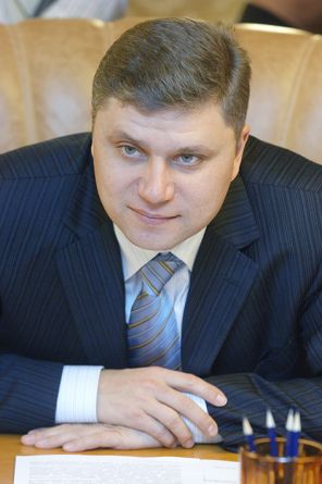 На фото: Белозеров Олег Валентинович во главе Федерального дорожного агентства