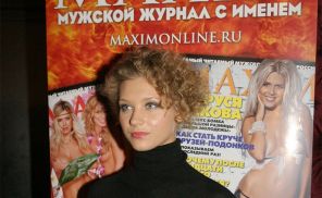 На фото: актриса Кристина Асмус перед церемонией вручения премии "100 самых сексуальных женщин страны по версии журнала Maxim" 