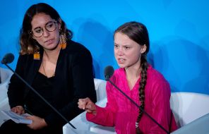 На фото: активистка Грета Тунберг (справа) выступает на Конференции Организации Объединенных Наций по изменению климата