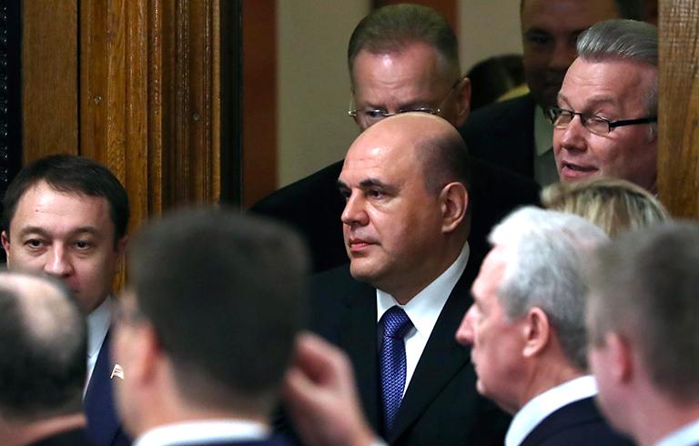 На фото: руководитель Федеральной налоговой службы Михаил Мишустин (в центре) перед началом заседания фракции "Единой Россия" по кандидатуре премьер-министра РФ, предложенной президентом В.Путиным. 15 января 2020 года президент РФ Владимир Путин предложил кандидатуру руководителя Федеральной налоговой службы Михаила Мишустина на должность премьер-министра России. 16 января 2020 года