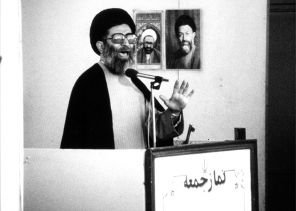 На фото: президент Ирана Али Хаменеи, преемник покойного аятоллы Р. Хомейни, 1989