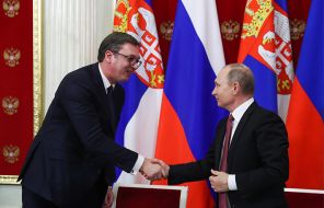 На фото: президент Сербии Александар Вучич и президент России Владимир Путин (слева направо) во время совместного заявления для прессы в Кремле, 2017